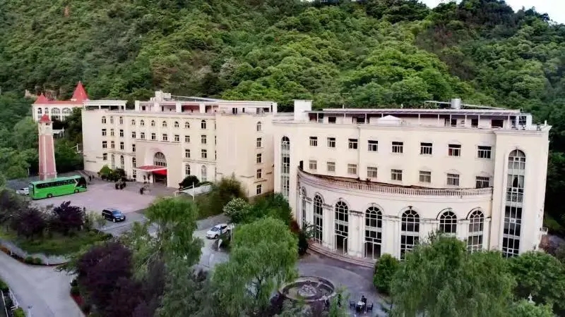 柞水牛背梁秦润山庄拓展基地